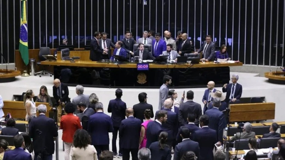 Câmara aprova resposta ao tarifaço de Trump; texto vai à sanção de Lula