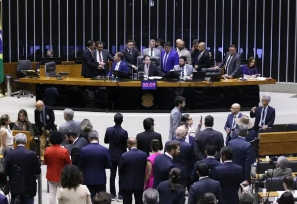 Câmara aprova resposta ao tarifaço de Trump; texto vai à sanção de Lula