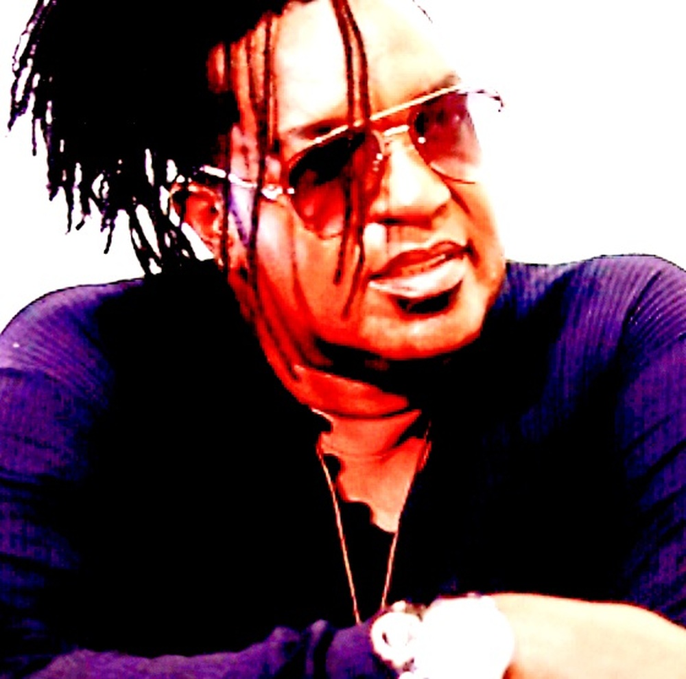 Pedro B. Fiholly, fenômeno literário, estreia na bienal do Ceará com O Segredo dos Olhos