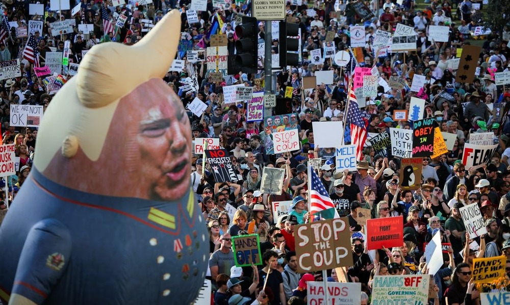 Milhares protestam contra Trump e Musk em atos nos EUA