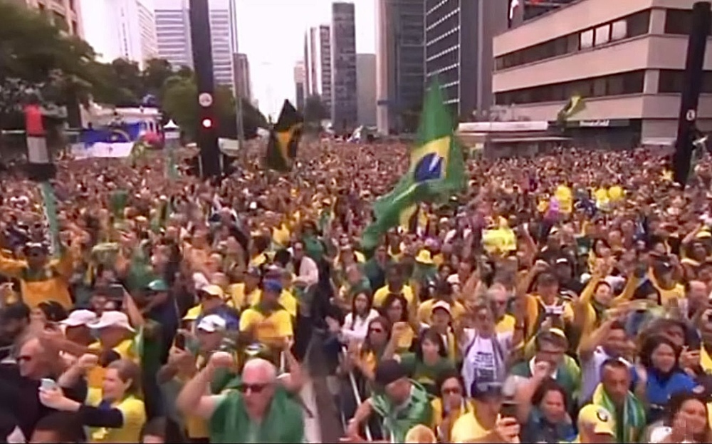 “Eles existem, sim: o avanço dos LGBTQIA+ conservadores no Brasil”