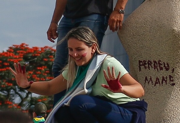 PCO diz que crimes atribuídos a Débora foram “invenção do STF”