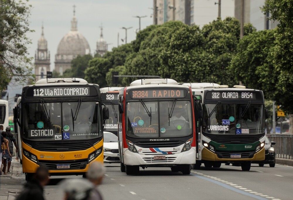 Prefeitura do Rio antecipa fim de concessões de ônibus e reassume 23 linhas na Zona Oeste