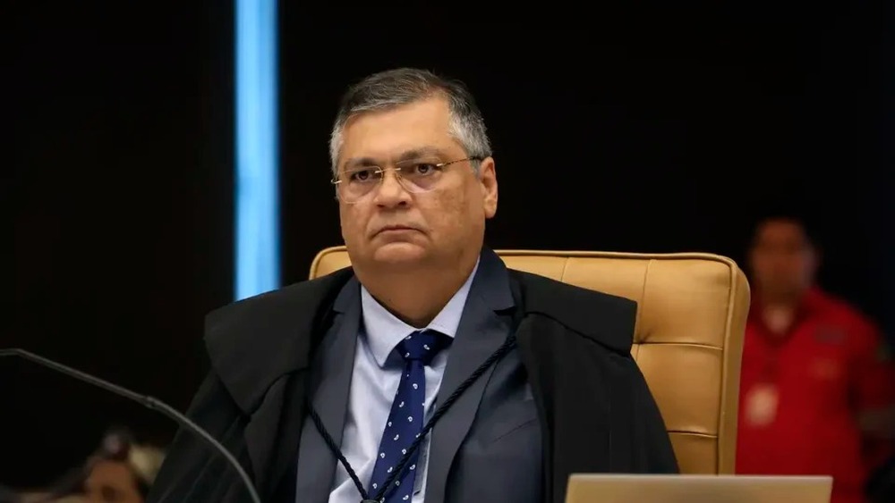 Dino manda suspender pagamento de 1,2 mil emendas da saúde