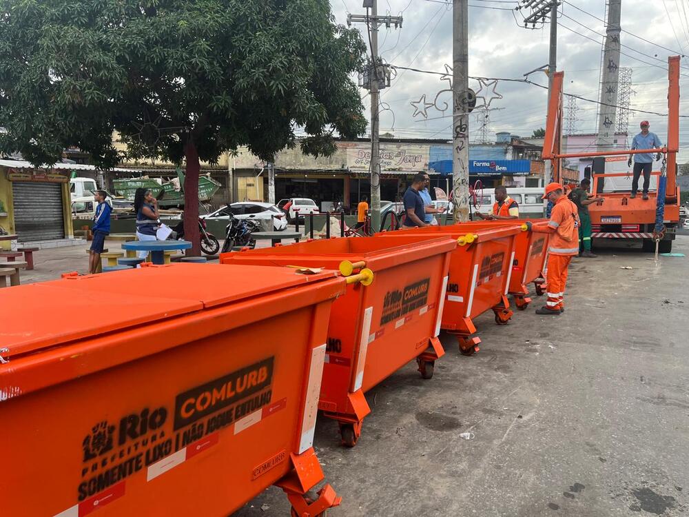 Subprefeitura dos Grandes Complexos e Comlurb iniciam instalação de contêineres de grande capacidade no Jacarezinho
