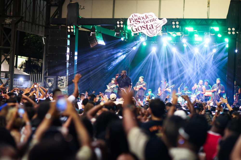 Enquanto Lady Gaga não aparece, Renan Oliveira agita o Dia do Trabalhador com show para 11 mil pessoas no Rio de Janeiro