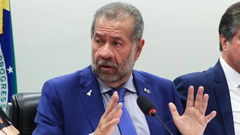 Lupi pede demissão da Previdência enquanto ala do PDT ameaça romper com governo