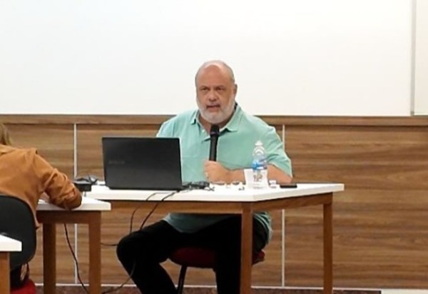 Escândalo em sala de aula: esposa de desembargador confronta suposta amante durante exposição acadêmica