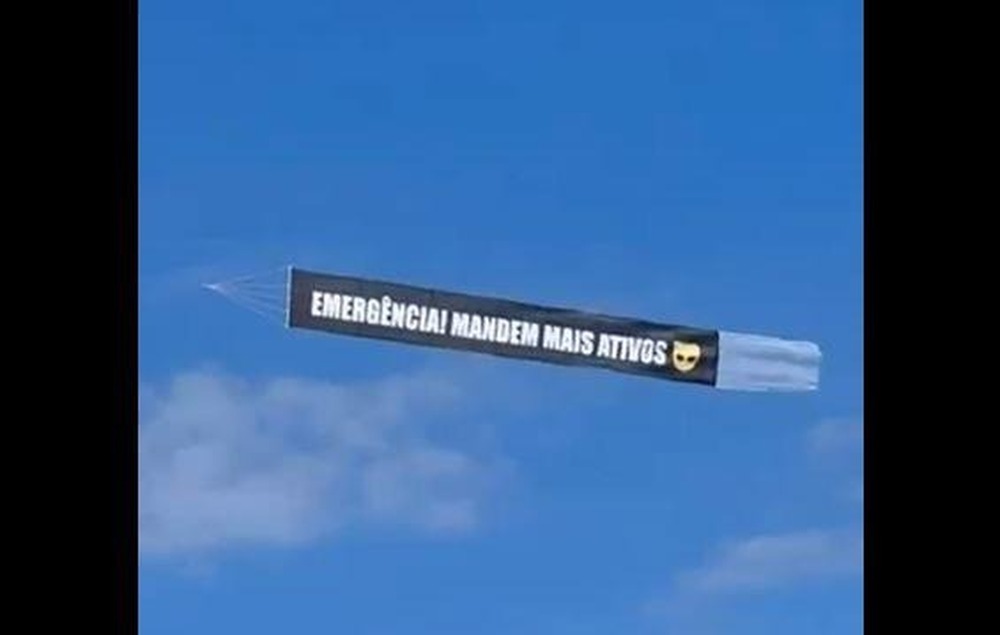 Comunidade LGBT+ lança alerta bem-humorado sobre 'escassez de homens ativos' nas areias de Copacabana