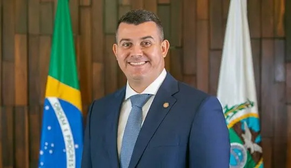 Carro oficial é usado para buscar filha de deputado Alan Lopes em escola no Rio