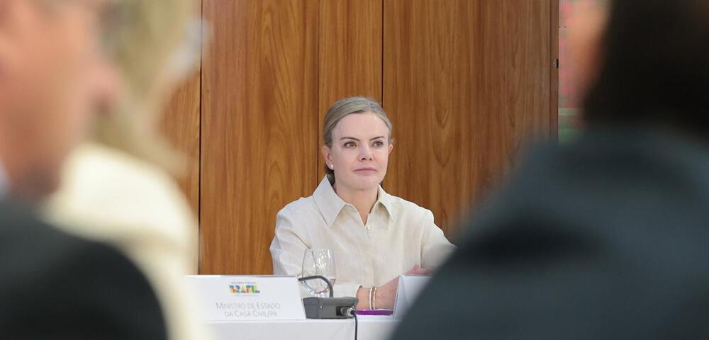 Gleisi recebe Sóstenes, Líder do PL, que pede ajuda para liberação de Emendas do orçamento secreto