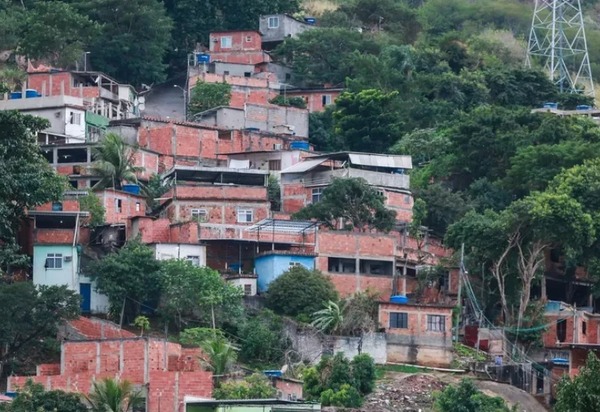 Condomínio no RJ convoca assembleia para votar taxa de R$ 1.800 a traficantes
