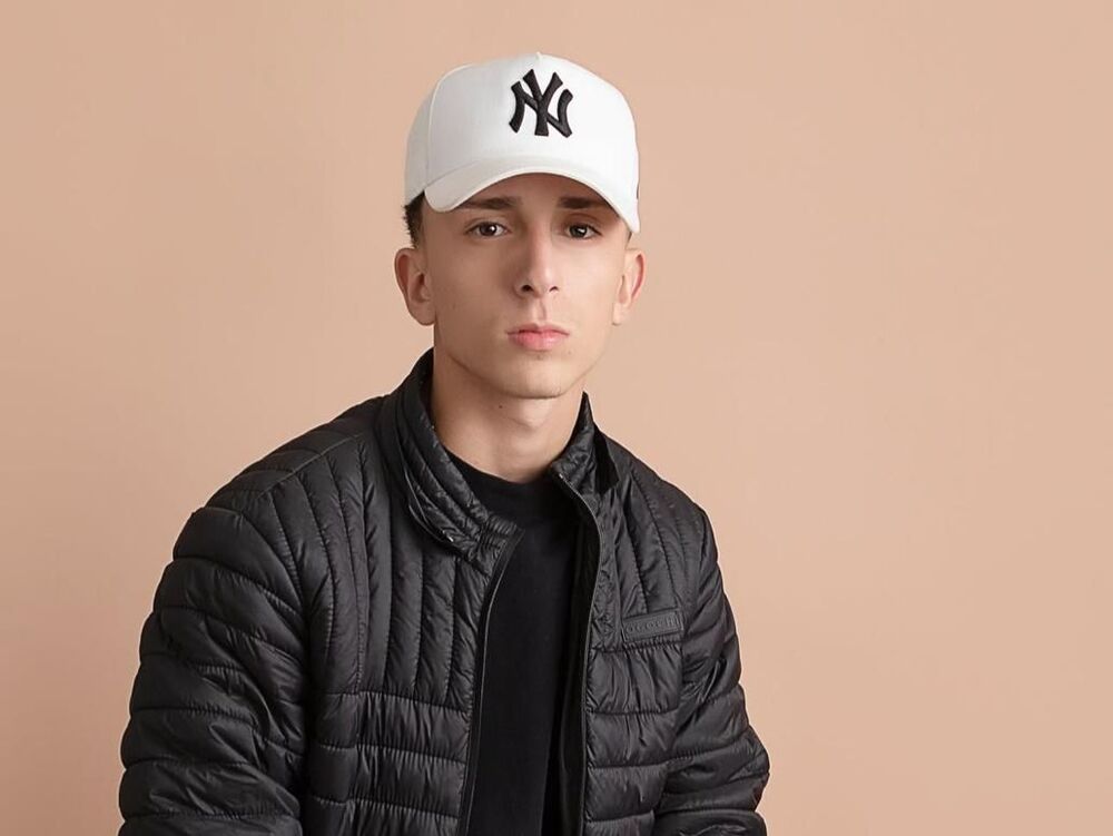 Com apenas 17 anos Nicolas Lino assina com escritório musical