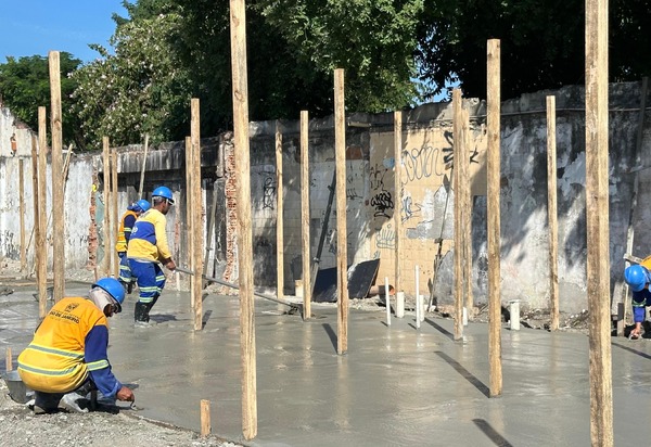 Obra de saneamento em Miguel Couto, Nova Iguaçu, é iniciada após 60 anos
