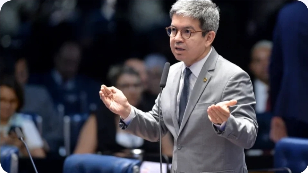 Randolfe acusa Bolsonaro de vetar transparência no INSS e favorecer entidades suspeitas