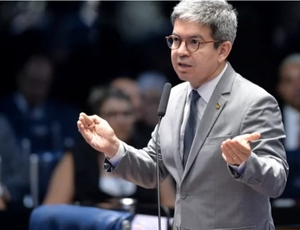 Randolfe acusa Bolsonaro de vetar transparência no INSS e favorecer entidades suspeitas