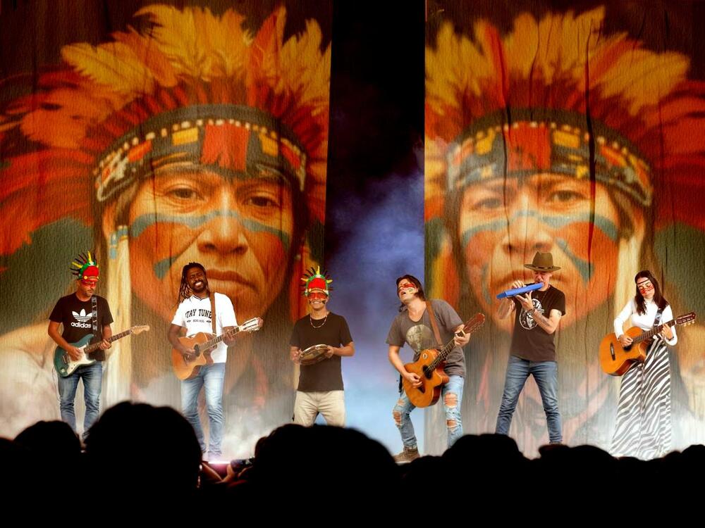 Banda Zé Lourenço marca presença no Coachella Valley Music and Arts Festival com shows e stand sobre música indígena brasileira