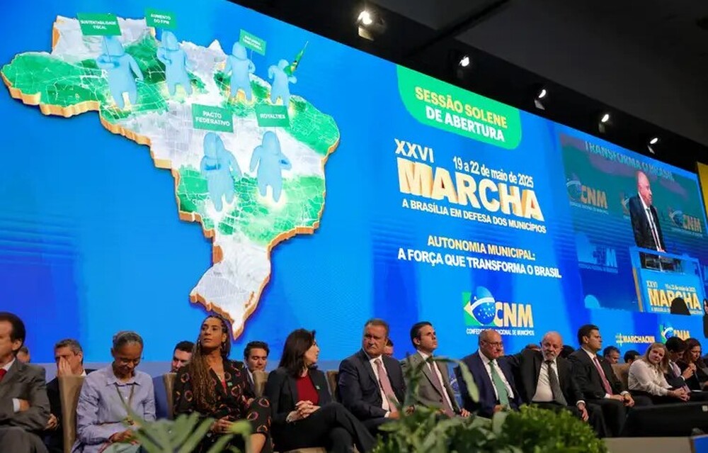 Lula defende diálogo político e menos judicialização durante a abertura da 26ª Marcha dos Prefeitos a Brasília