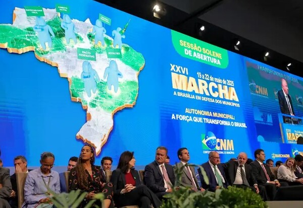 Lula defende diálogo político e menos judicialização durante a abertura da 26ª Marcha dos Prefeitos a Brasília