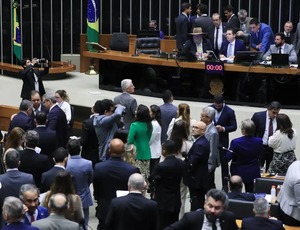 Câmara aprova projeto que reajusta salários de servidores públicos