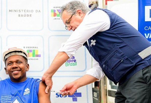 Ministério da Saúde apoia Dia D de vacinação contra gripe na indústria e setor bancário
