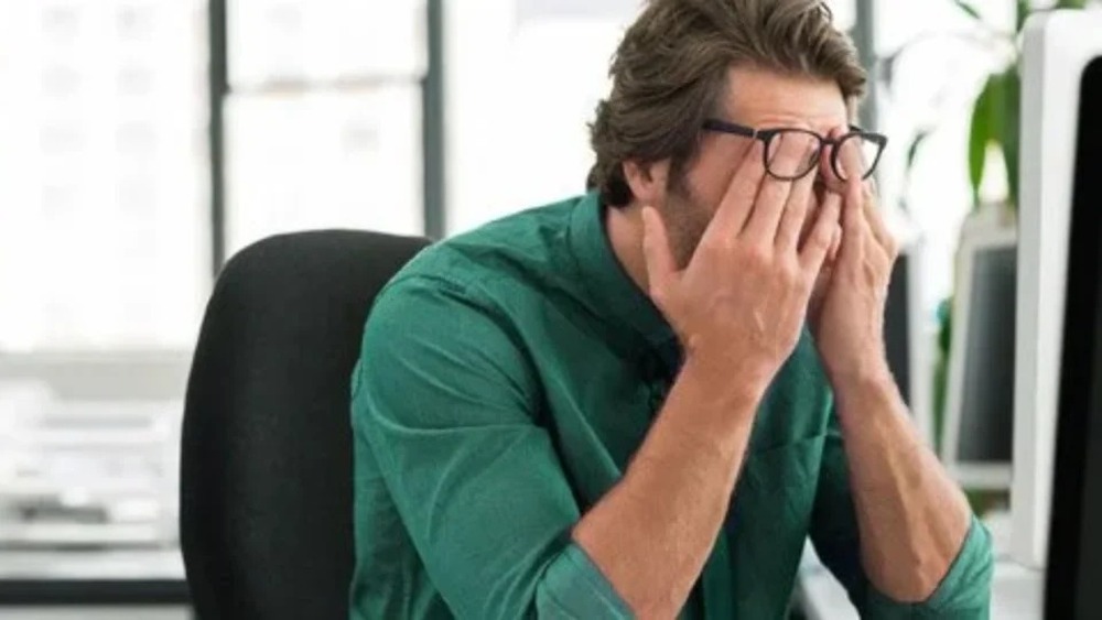 Trabalhar demais pode mudar a estrutura do seu cérebro, aponta pesquisa