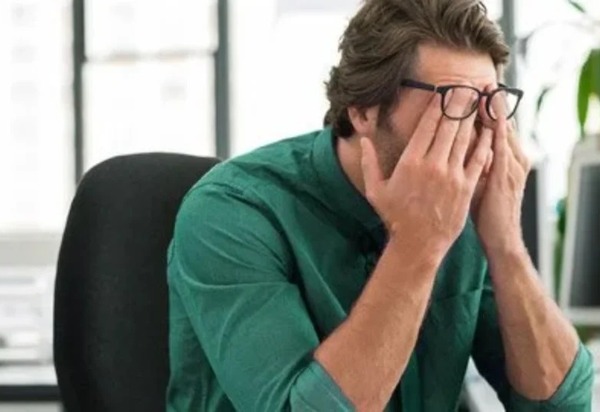 Trabalhar demais pode mudar a estrutura do seu cérebro, aponta pesquisa