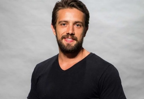 Rafael Cardoso diz que atriz tinha hálito de “bicho morto” em cena