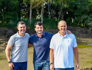 Prefeito Tande Vieira acompanha limpeza da Lagoa da Morada da Barra com secretário estadual Bernardo Rossi