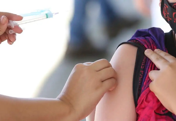 Idosos de 70 anos já podem se vacinar contra a nova cepa da covid-19