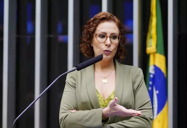 Zambelli foge do Brasil após condenação e diz que vai pedir licença da Câmara