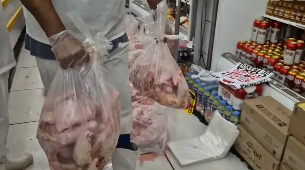 Mais de uma tonelada de alimentos impróprios para consumo é apreendida em casa de carnes de Niterói