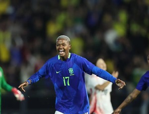 Jhonson decide e Brasil volta a derrotar Japão em amistoso