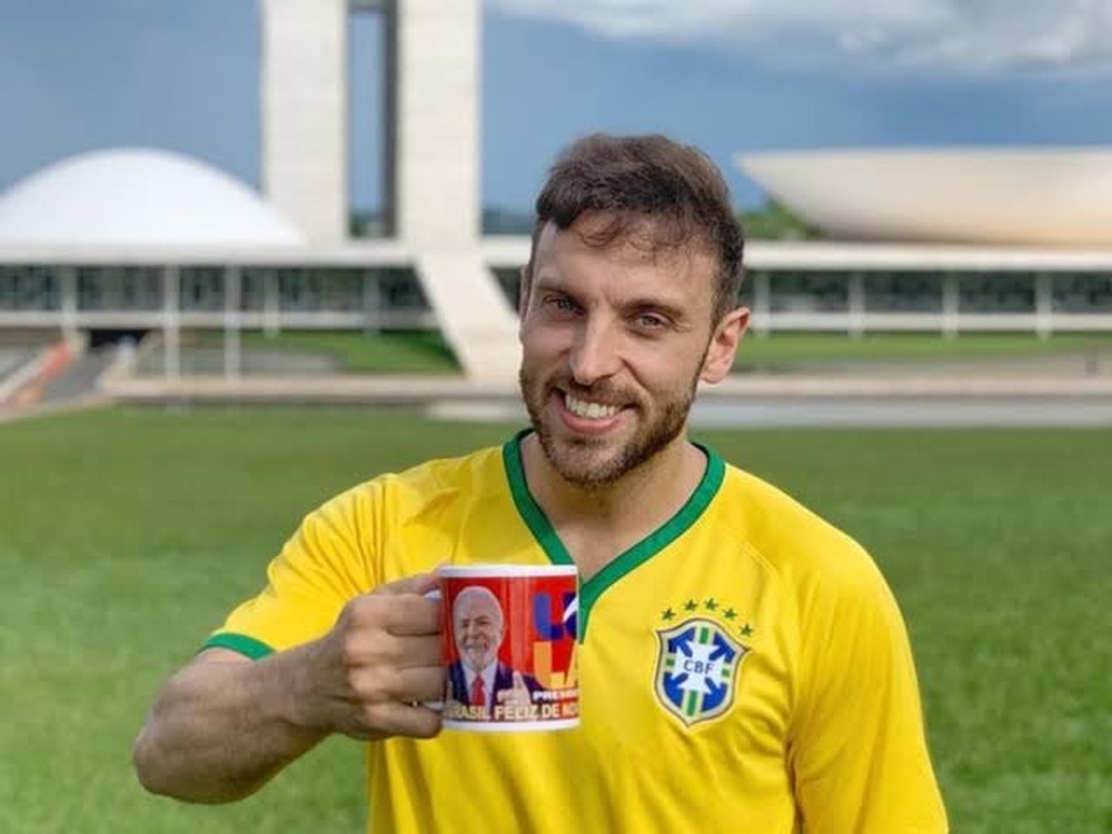 Vídeo com três milhões de views leva humorista Léo Lins à condenação de oito anos