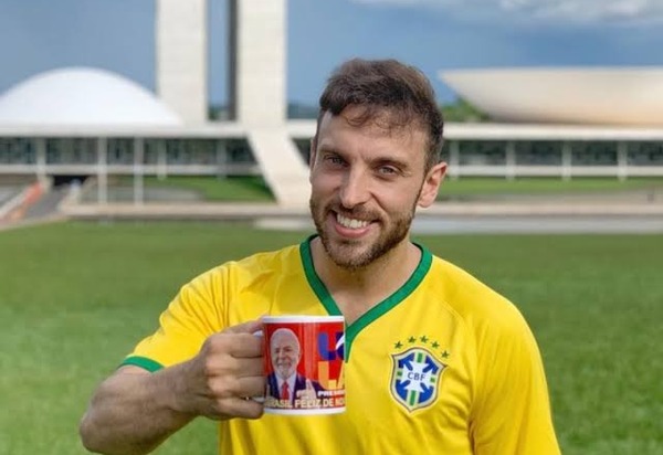 Vídeo com três milhões de views leva humorista Léo Lins à condenação de oito anos