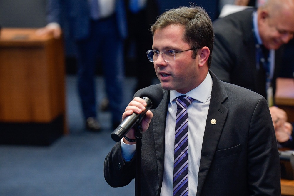 Deputado Sergio Fernandes pede mais policiais para segurança em Três Rios