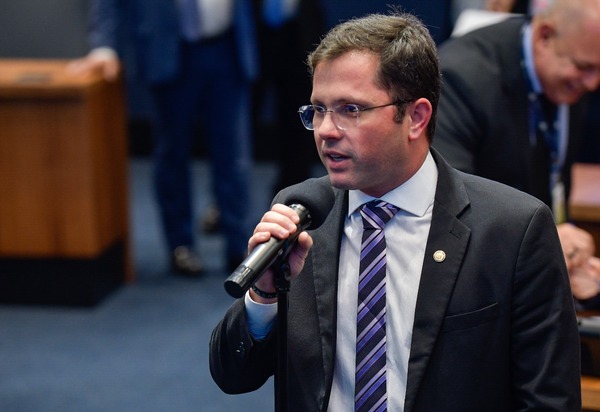 Deputado Sergio Fernandes pede mais policiais para segurança em Três Rios