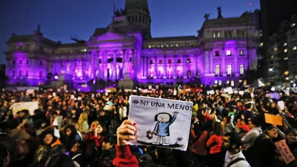 Manifestação em Buenos Aires reúne aposentados, cientistas e feministas contra governo Milei