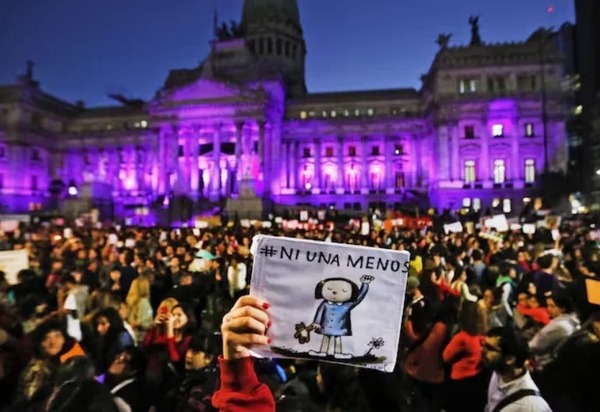 Manifestação em Buenos Aires reúne aposentados, cientistas e feministas contra governo Milei