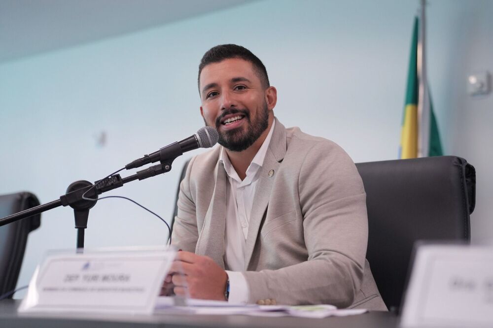 Deputado estadual Yuri Moura e dezenas de organizações da sociedade civil participam do ato no Calçadão do Cenip contra o PL 2.159/2021, que desmonta o licenciamento ambiental e ameaça a vida no planeta