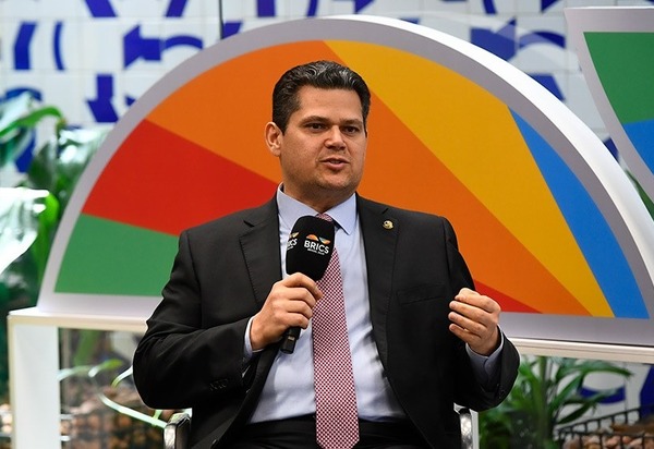 Presidente do Senado quer votar até fim de junho a ampliação de vagas na Câmara