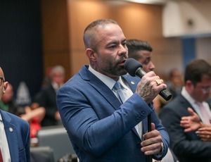 ASSISTA: Poubel ataca Paes e cobra definição: 'Não dá para ser Vasco e Flamengo' na política do RJ