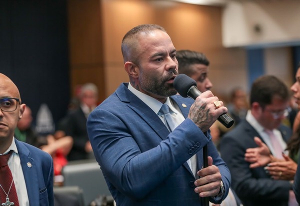 ASSISTA: Poubel ataca Paes e cobra definição: 'Não dá para ser Vasco e Flamengo' na política do RJ