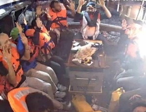 Forças de Israel invadem veleiro que leva ajuda humanitária a Gaza