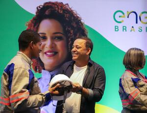 Prefeito Rodrigo Neves participa da formatura de 60 novos eletricistas da Enel 