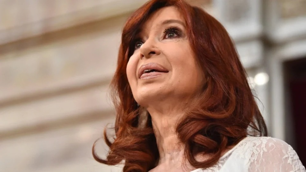 Tribunal manteve condenação de Cristina Kirchner, que deverá cumprir 6 anos de prisão