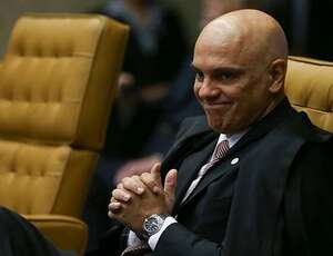 Mauro Cid mentiu no interrogatório do STF sobre mensagens, diz revista