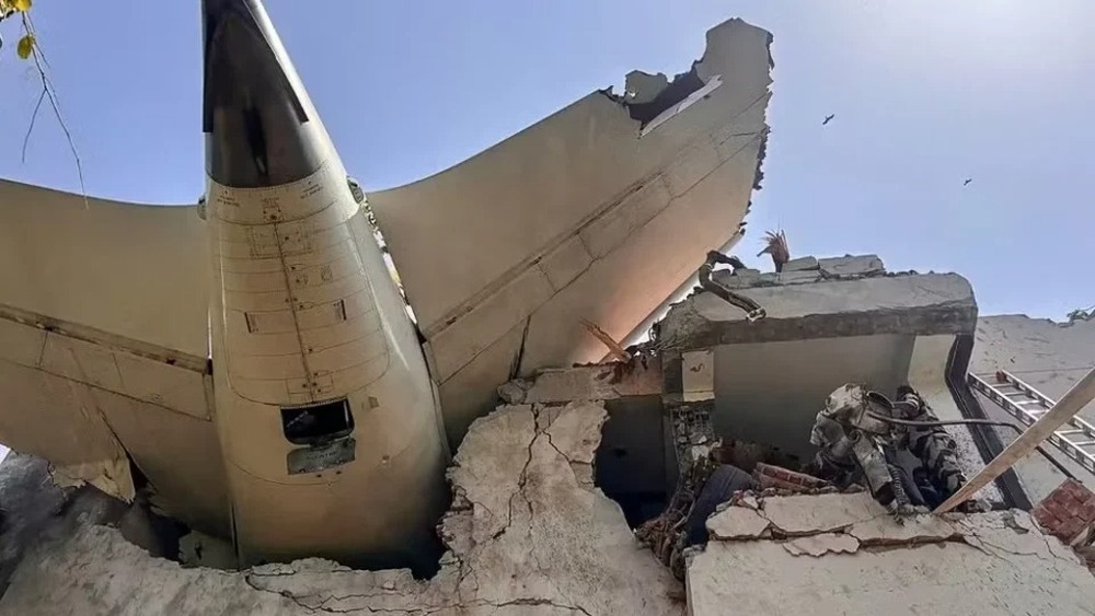 ‘Falha de motor’ foram as últimas palavras de piloto para torre de controle antes da queda na Índia