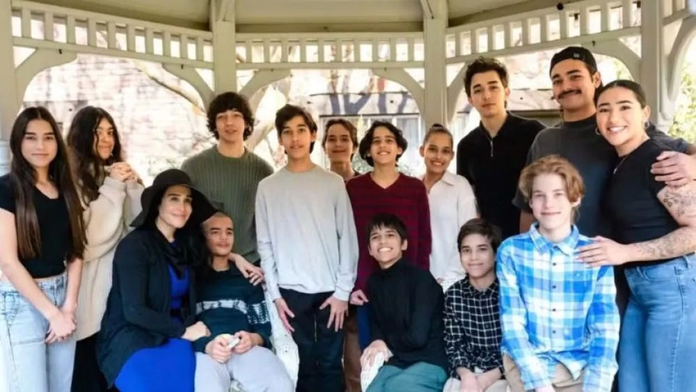 Mulher dá à luz 8 gêmeos e já tinha 6 filhos; conheça o caso