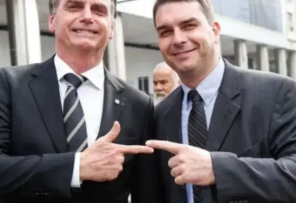 PF encontra áudio de conversa entre Bolsonaro e Ramagem para blindar Flávio